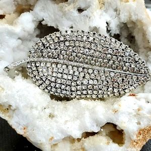 Elegant rhinestones leaf brooch